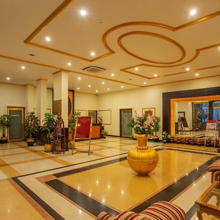 The Grand Regency Hotel Rajkot Exterior foto