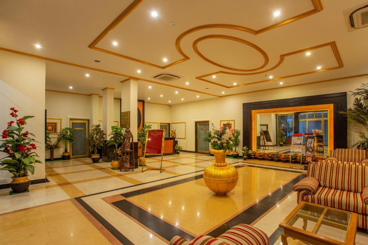 The Grand Regency Hotel Rajkot Exterior foto