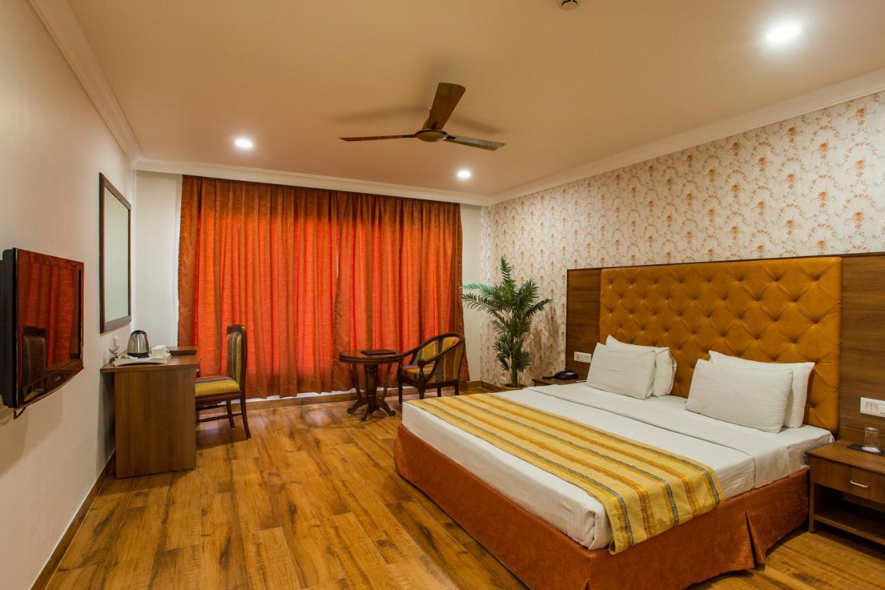 The Grand Regency Hotel Rajkot Exterior foto