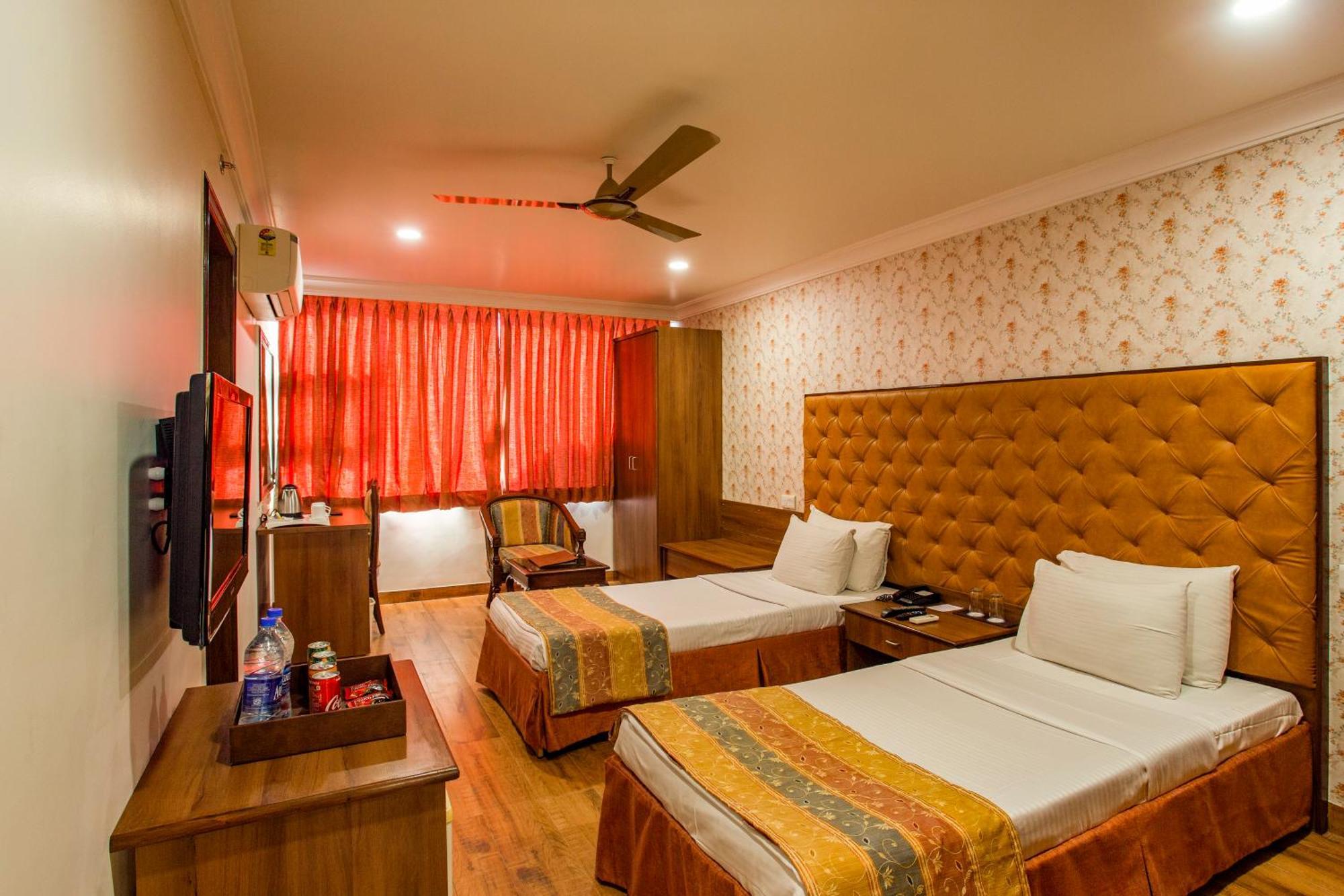 The Grand Regency Hotel Rajkot Exterior foto