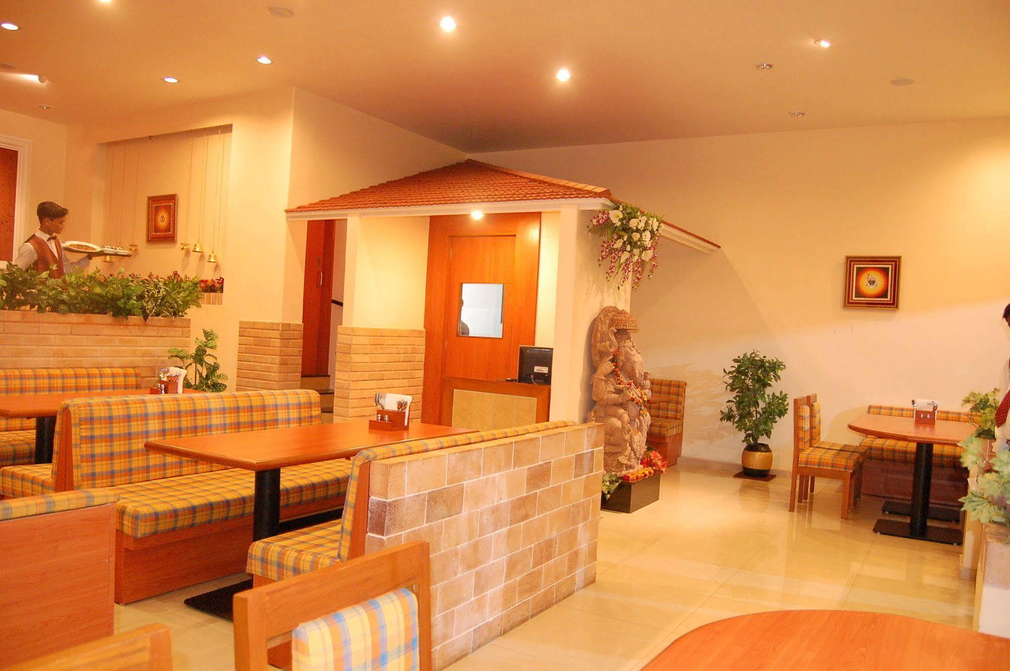 The Grand Regency Hotel Rajkot Exterior foto