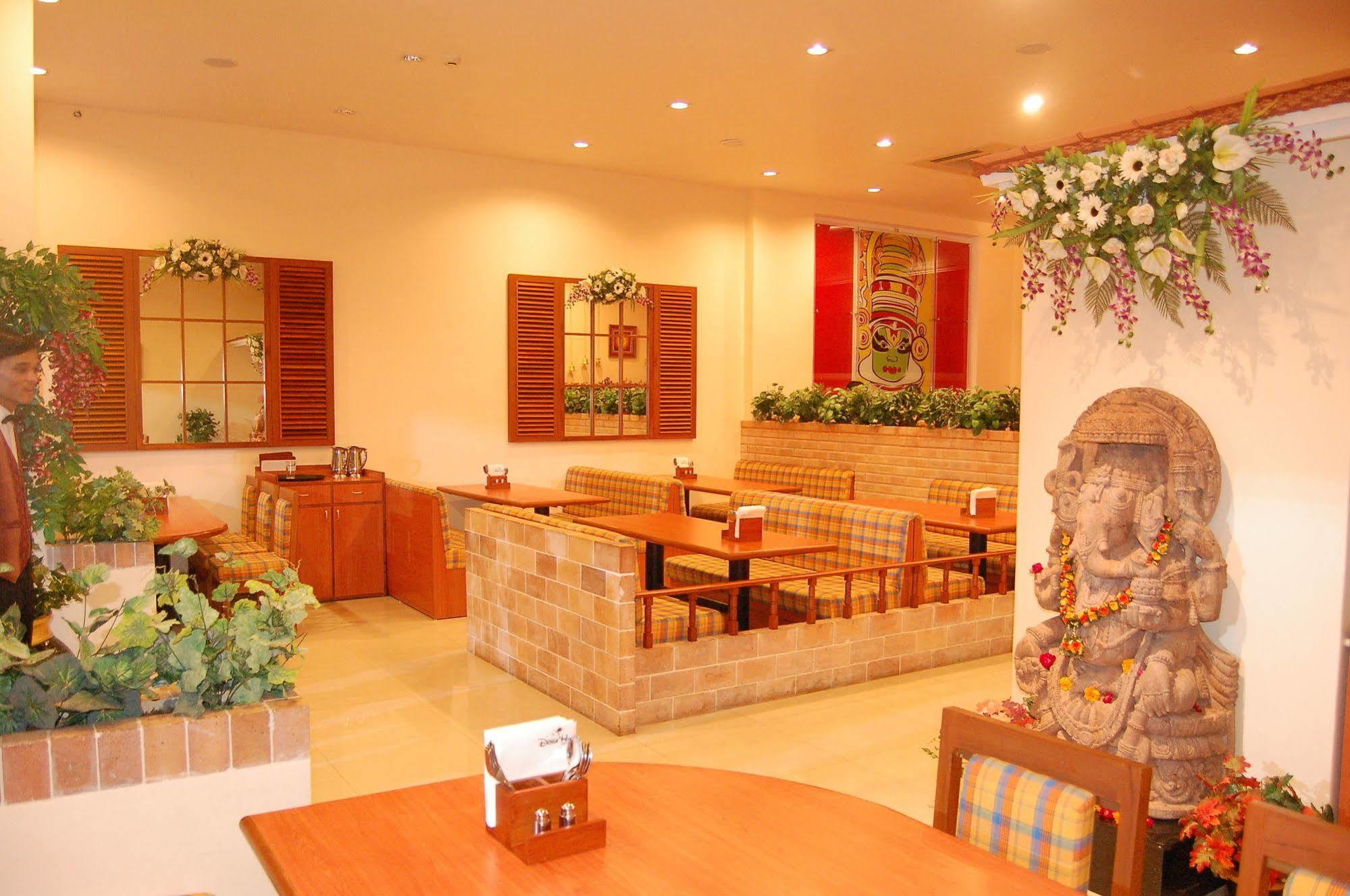 The Grand Regency Hotel Rajkot Exterior foto