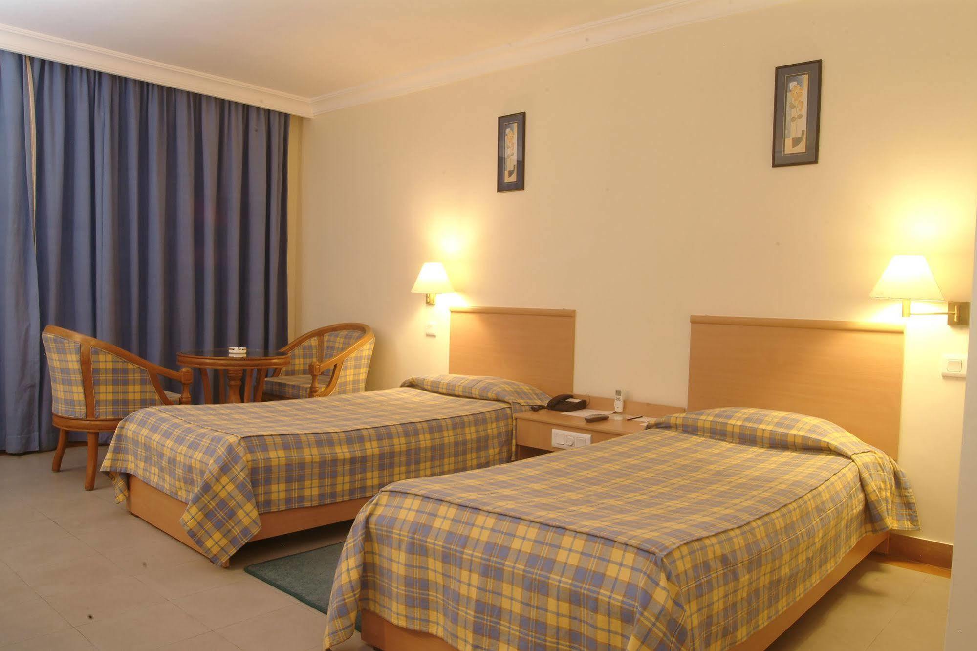 The Grand Regency Hotel Rajkot Exterior foto
