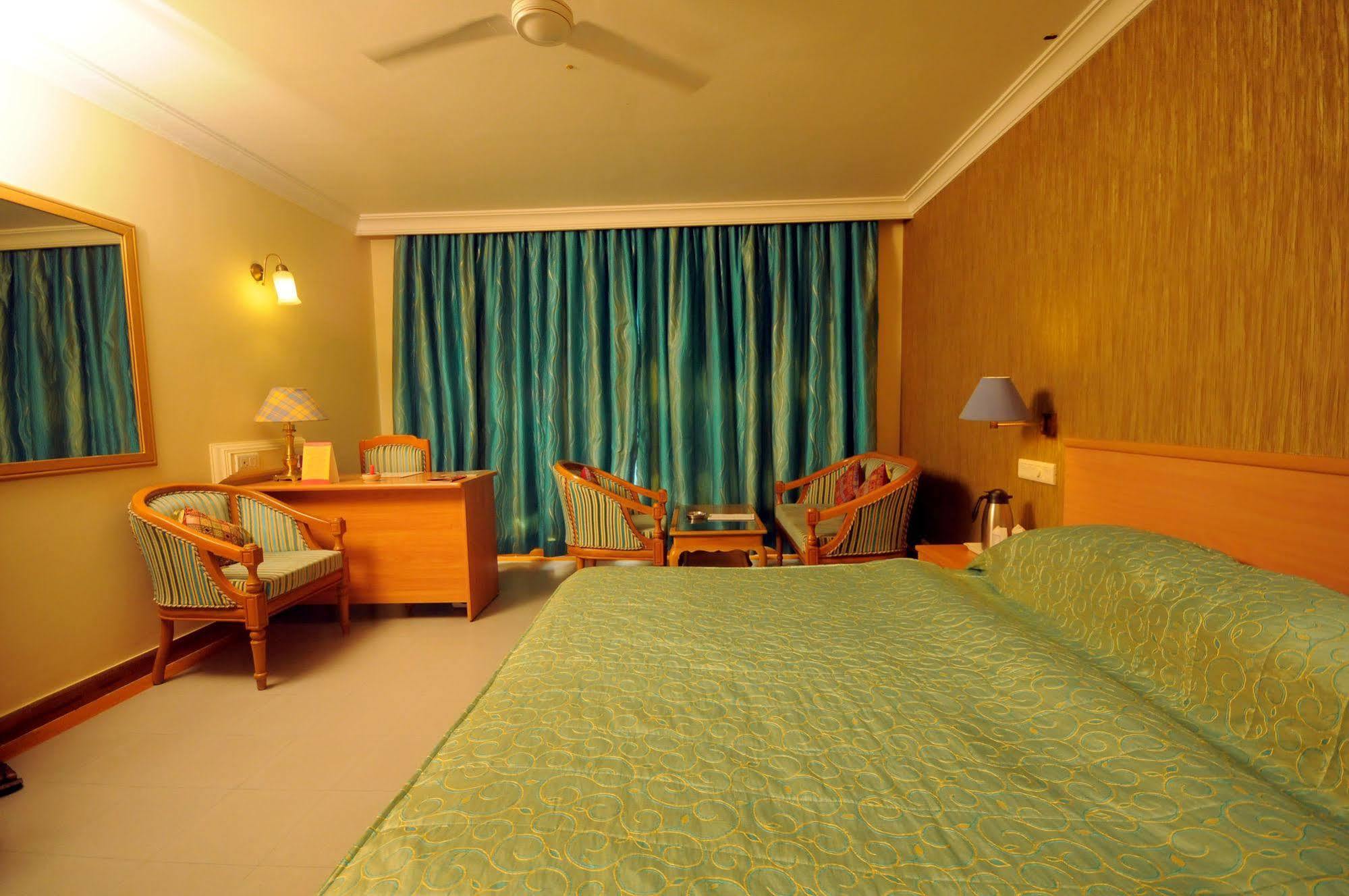 The Grand Regency Hotel Rajkot Exterior foto