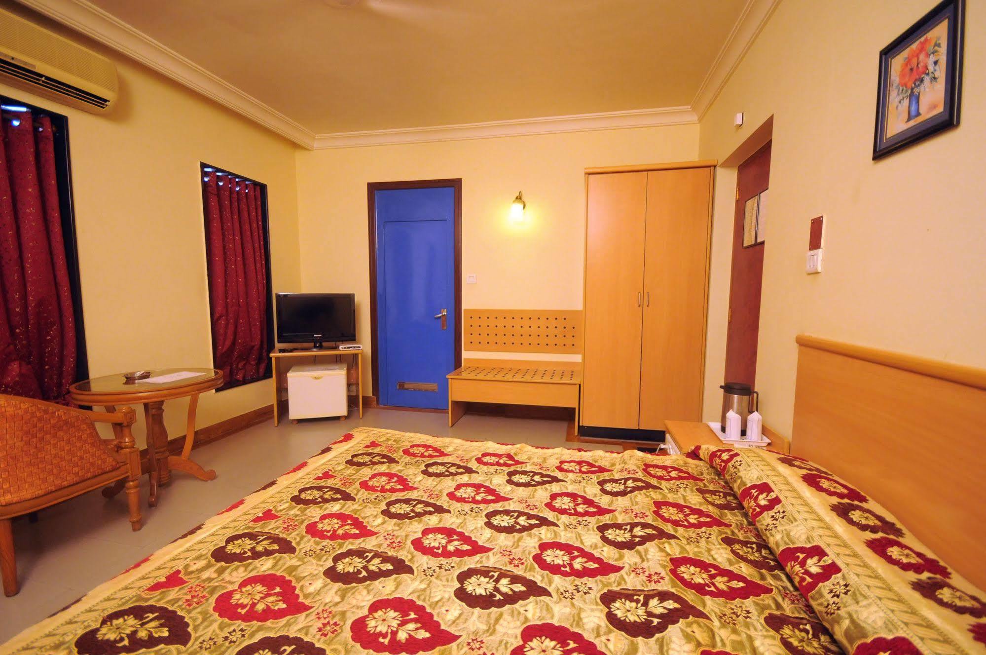 The Grand Regency Hotel Rajkot Exterior foto