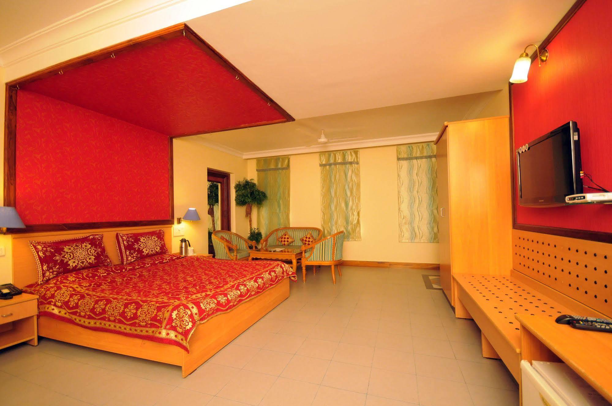 The Grand Regency Hotel Rajkot Exterior foto