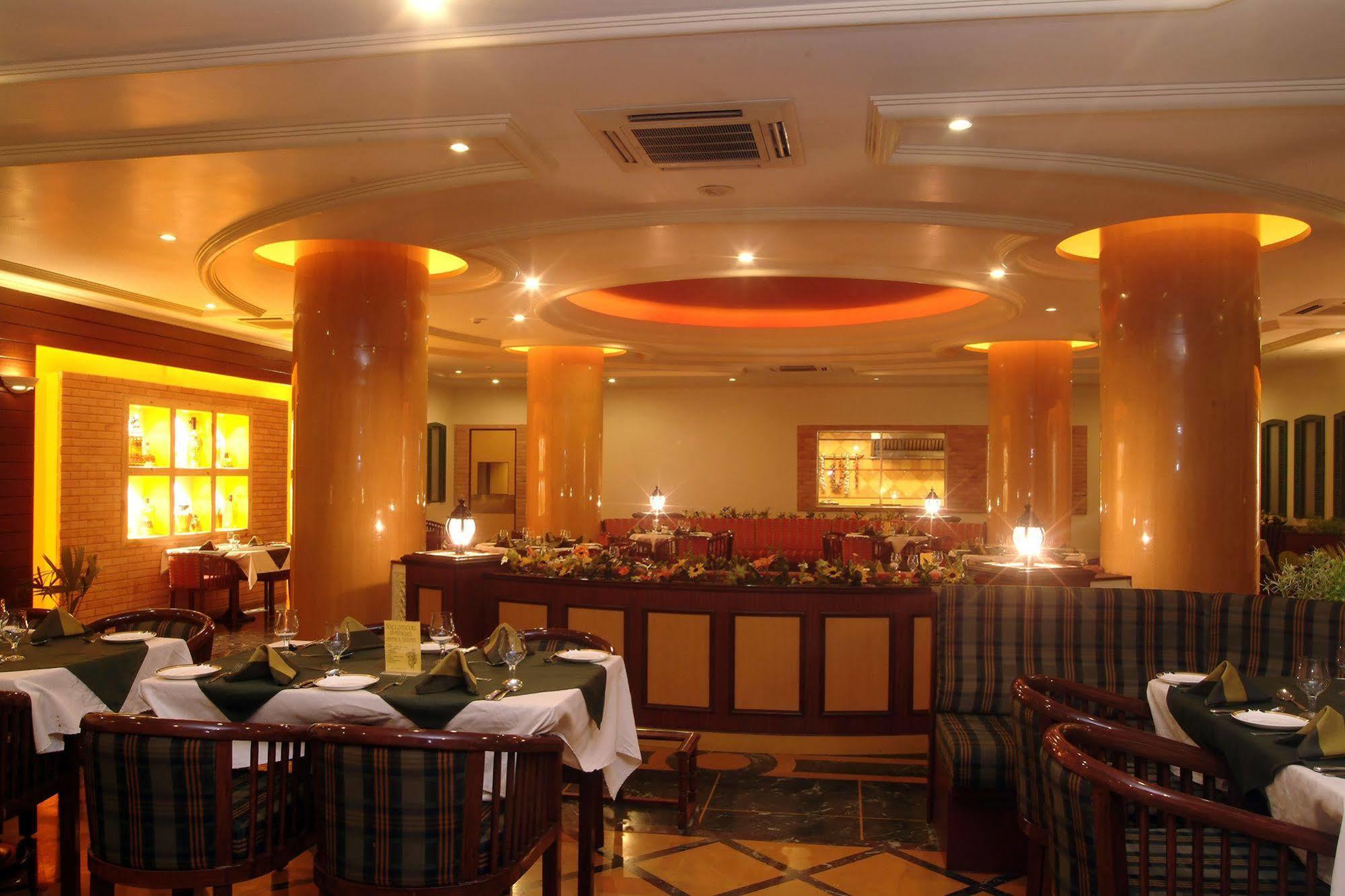 The Grand Regency Hotel Rajkot Exterior foto