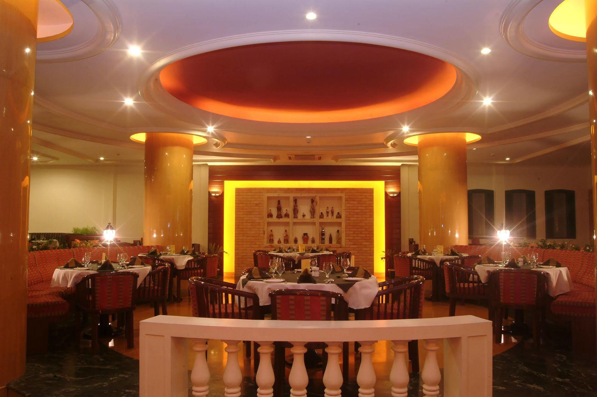 The Grand Regency Hotel Rajkot Exterior foto